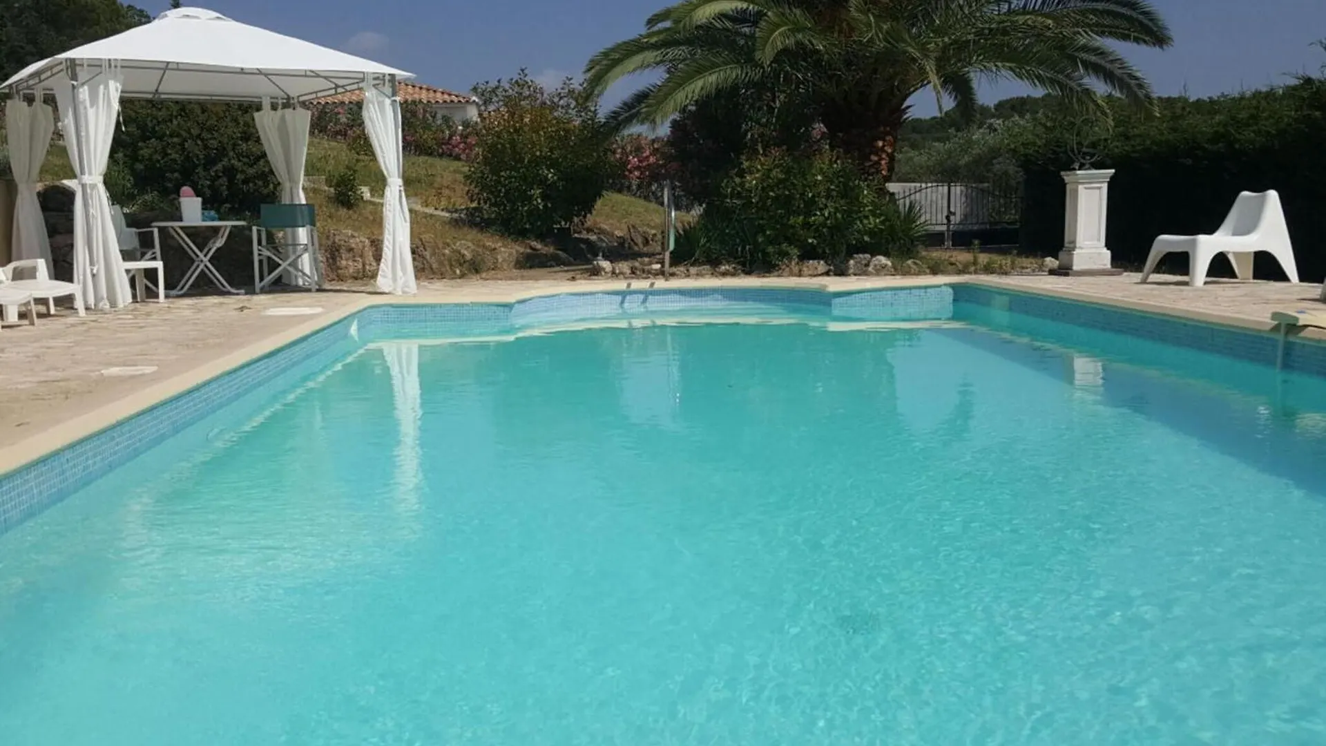 Holiday Home In Lorgues With Swimming Pool Botel