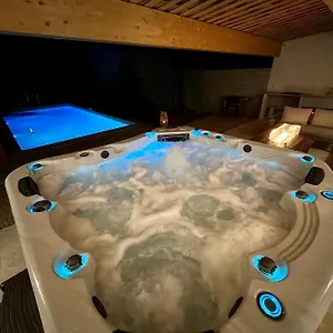 Avec Jacuzzi Et Piscine Villa